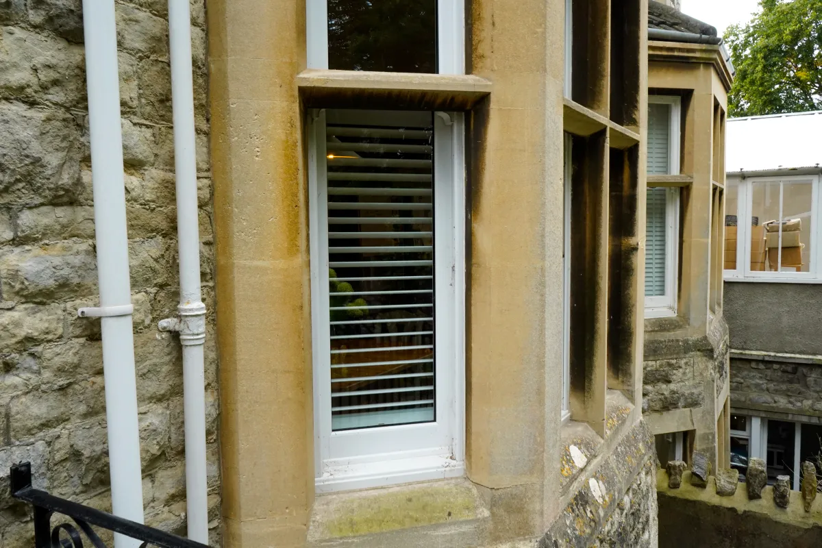 Shutters for Large Windows: How Tracked Systems Solve the Challenge